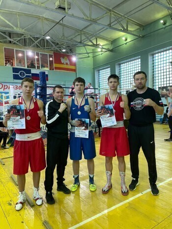 Боксёры из Саткинского района покорили ринг в Юрюзани и начали готовиться к очередным соревнованиям 