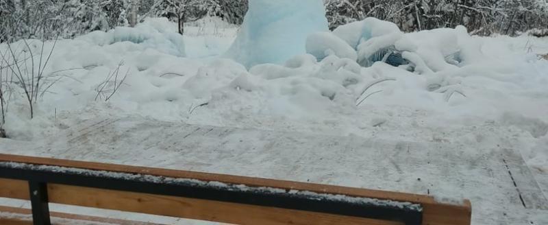 Площадка около знаменитого ледяного фонтана в Саткинском районе благоустраивается 
