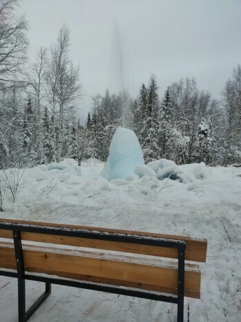 Площадка около знаменитого ледяного фонтана в Саткинском районе благоустраивается 