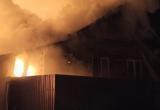 «Смотрю в окно: крыша полыхает!»: огонь лишил семью из Сулеи дома 