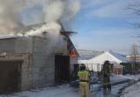 «Выбегайте, дом горит!»: вчера в частном секторе Сатки произошёл пожар 