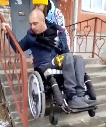 «Нам говорят: «Ждите! Денег нет!»: инвалиды – колясочники из Сатки оказались отрезаны от мира 
