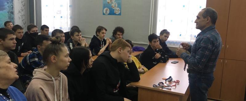 «Разговор о важном»: известный спортсмен Саткинского района Равил Гадельшин пообщался со студентами 