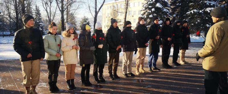 «Никто не забыт, ничто не забыто»: жители Саткинского района почтили память погибших бойцов 