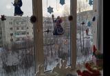 Жители Саткинского района украшают окна к празднику 