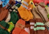 «Для меня чужих детей не бывает»: жительница Саткинского района отправила на Донбасс 200 пар носков 