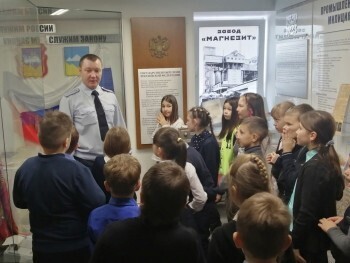 «Интересная встреча»: саткинские школьники побывали в музее истории органов внутренних дел
