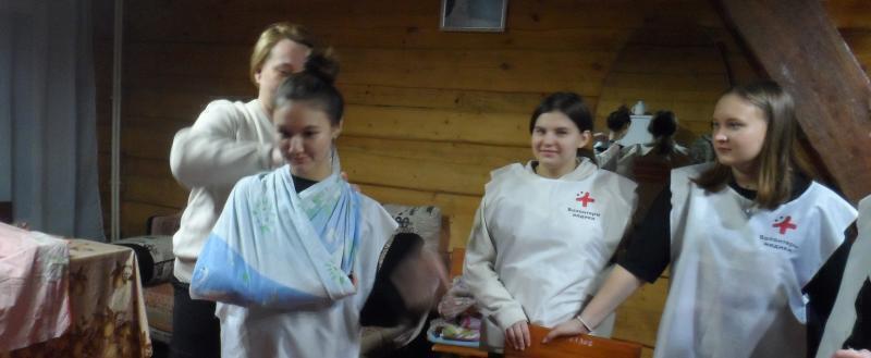 Волонтёры Саткинского медицинского колледжа провели мастер-класс для сотрудников национального парка 