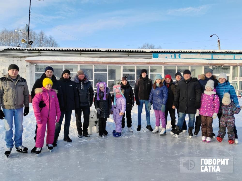Полицейские Саткинского района проводят выходные дни на стадионе "Труд" Полицейские Саткинского района проводят выходные дни на стадионе "Труд"