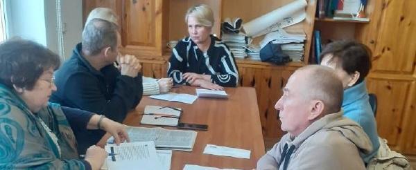 «Дороги, освещение, снег»: жители посёлков Саткинского района обратились к депутатам по вопросам ЖКХ 