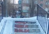Фотофакт: лестницу в бакальском сквере очистили от снега 