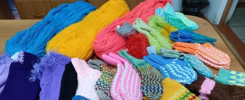 «Вяжут носки, покупают пряжу»: жители Саткинского района участвуют в благотворительной акции 