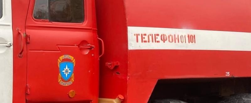 «Первым делом убедились, нет ли внутри людей»: в Саткинском районе пожарные боролись с огнём в доме  