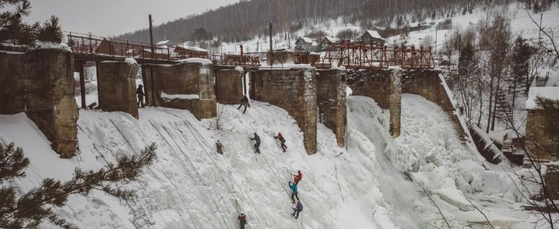  «Нарушили правила»: ледолазы из Челябинска провели учебную тренировку на закрытом историческом комплексе «Пороги» 