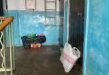 «Говорят, больна туберкулёзом...»: в Сатке в подъезде многоквартирного дома на лестничной площадке живёт женщина