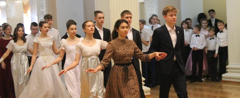 Сегодня в Сатке проходит VI Сретенский бал православной молодежи