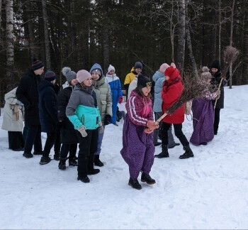 «Весна уже близко»: жители и гости Саткинского района встречают масленичную неделю блинами, играми и хороводами 