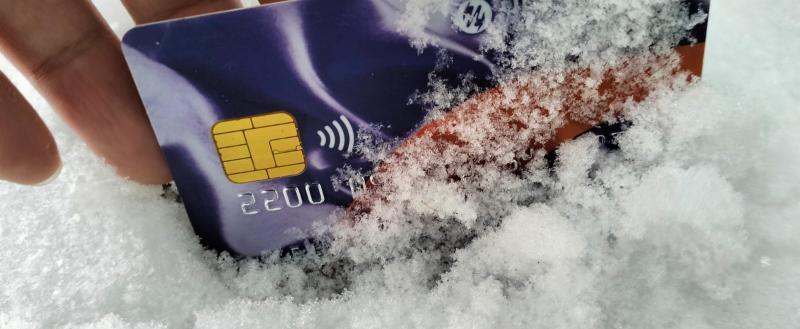 «Нашла и потратила»: жительница Сатки потеряла банковскую карту и лишилась более тысячи рублей 