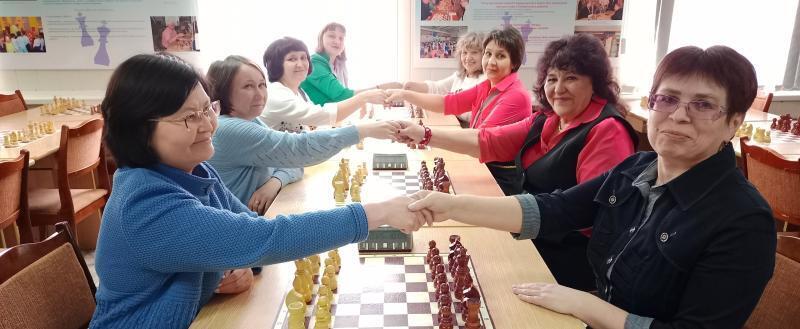 «Жительницы Саткинского района встретились за шахматной доской 