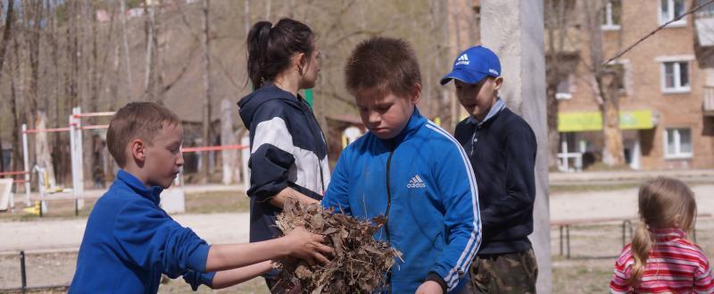 «Хорошее дело»: бакальцы очистили от мусора детскую площадку