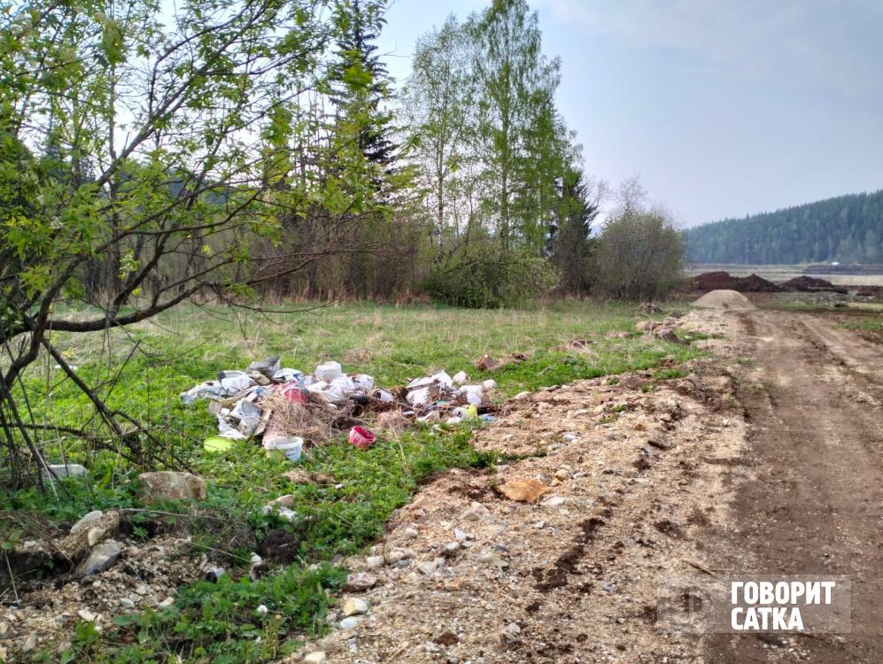 Пока ликвидируют несанкционированные свалки, кто-то продолжает сваливать мусор в лесу 