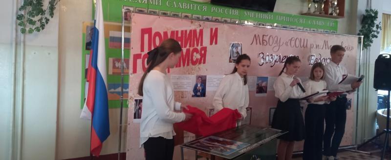 В школах Саткинского района устанавливают «Парты Героя» в честь участников специальной военной операции 