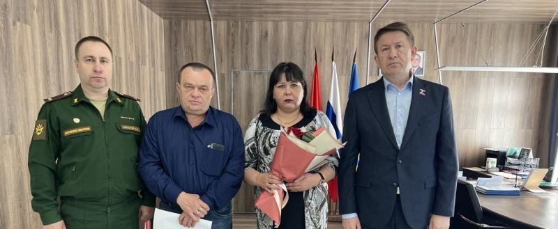 Родителям погибшего в ходе СВО бойца из Саткинского района Александра Козлова передан орден Мужества