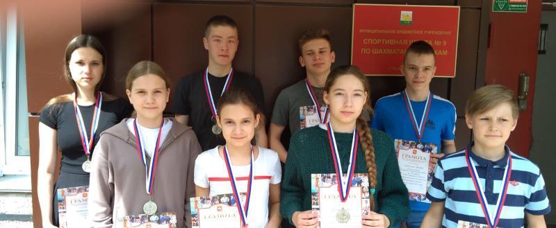 «Успехи на клетчатых полях»: шахматисты Саткинского района завоевали «серебро» на областных соревнованиях 