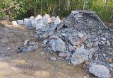 «Ведутся поиски виновника»: в Межевом неизвестные выбросили строительный мусор на очищенную площадку 