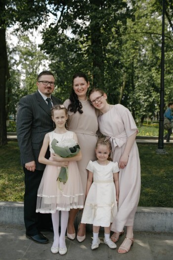 «Сохраняйте баланс»: в День семьи, любви и верности психолог рассказала жителям Саткинского района о важном 