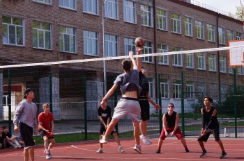 «Настало время волейбола»: Саткинский район продолжает отмечать День физкультурника 