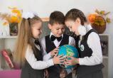 На Южном Урале выплату к школе уже получили родители почти 2 400 детей