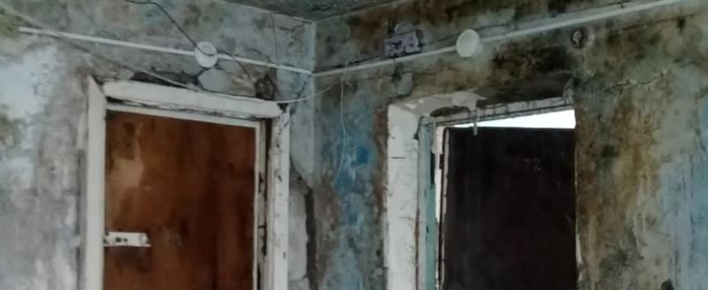 «Живём, как в аду»: жители бывшего общежития в Бакале борются за нормальные условия проживания