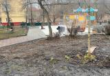«Фотофакт»: на 19-м квартале в Сатке продолжается установка детской игровой зоны