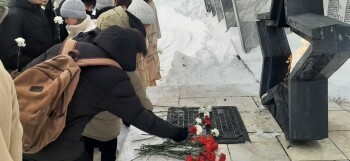 Сегодня в Сатке почтили память неизвестного солдата