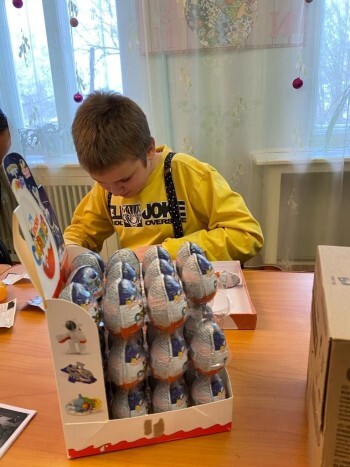  «Дарят подарки»: в Челябинской области снова проходит благотворительная акция «Снеговики-добряки». 
