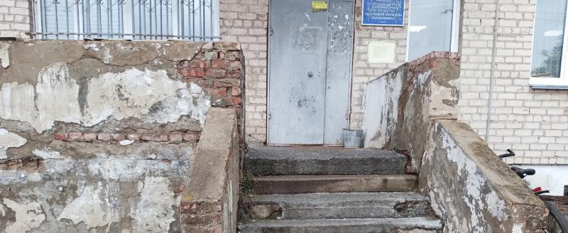 «Как после бомбёжки...»: жители Межевого борются за местную поликлинику  