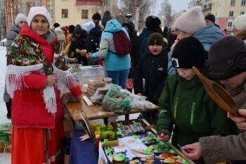 3 февраля у ДК «Магнезит» народ участвовал в реконструкции праздника «Громница»