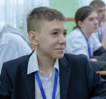 Девятиклассник саткинской школы №5 Алексей Чайка - победитель олимпиады по химии 