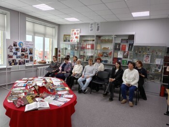 В музее саткинской школы №4 открыли мемориальную доску почетному жителю Саткинского района, учителю Валерию Иванову