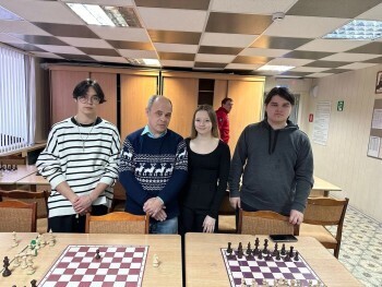 Соперники были сильные: студенты саткинского колледжа сразились в шахматы с профессионалами