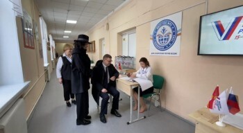 Губернатор области Алексей Текслер вместе с женой проголосовали на президентских выборах