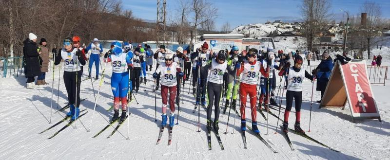 На старт вышли все: в Сатке прошли соревнования по лыжным гонкам спортшколы им. В.И. Гундарцева 