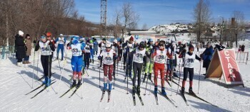 На старте вышли все: в Сатке прошли соревнования по лыжным гонкам спортшколы им. В.И. Гундарцева 