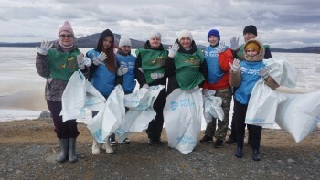 «Вода России»: берег озера Зюраткуль очистили от мусора, оставленного рыбаками 