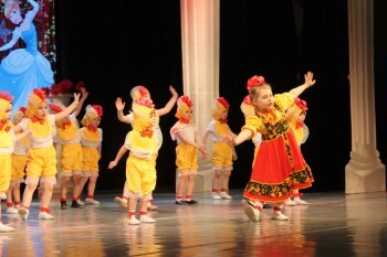 Сегодня малыши – танцоры из Саткинского района побывали на балу у Золушки 