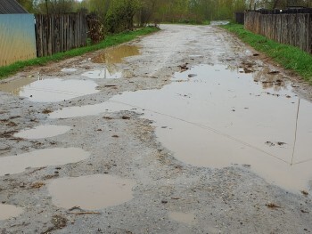 «Яма на яме»: жители Саткинского района недовольны дорогой, проходящей через Межевой до деревни Кульметово