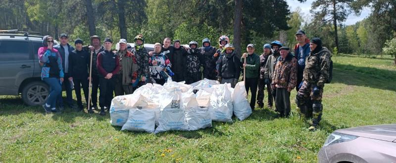 Очистили поляну и берег реки: эндуристы Саткинского района делают добрые дела