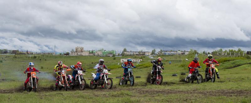 Погода подвела, но все довольны: как прошли соревнования по мотокроссу в Саткинском районе