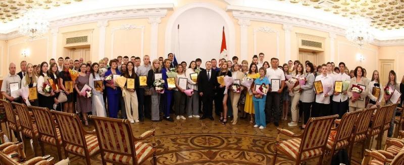 Умница и красавица: студентку из Сатки отметили в Министерстве образования Челябинской области